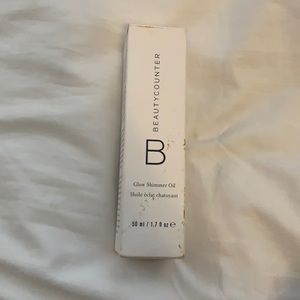 Beauty counter - glow shimmer oil